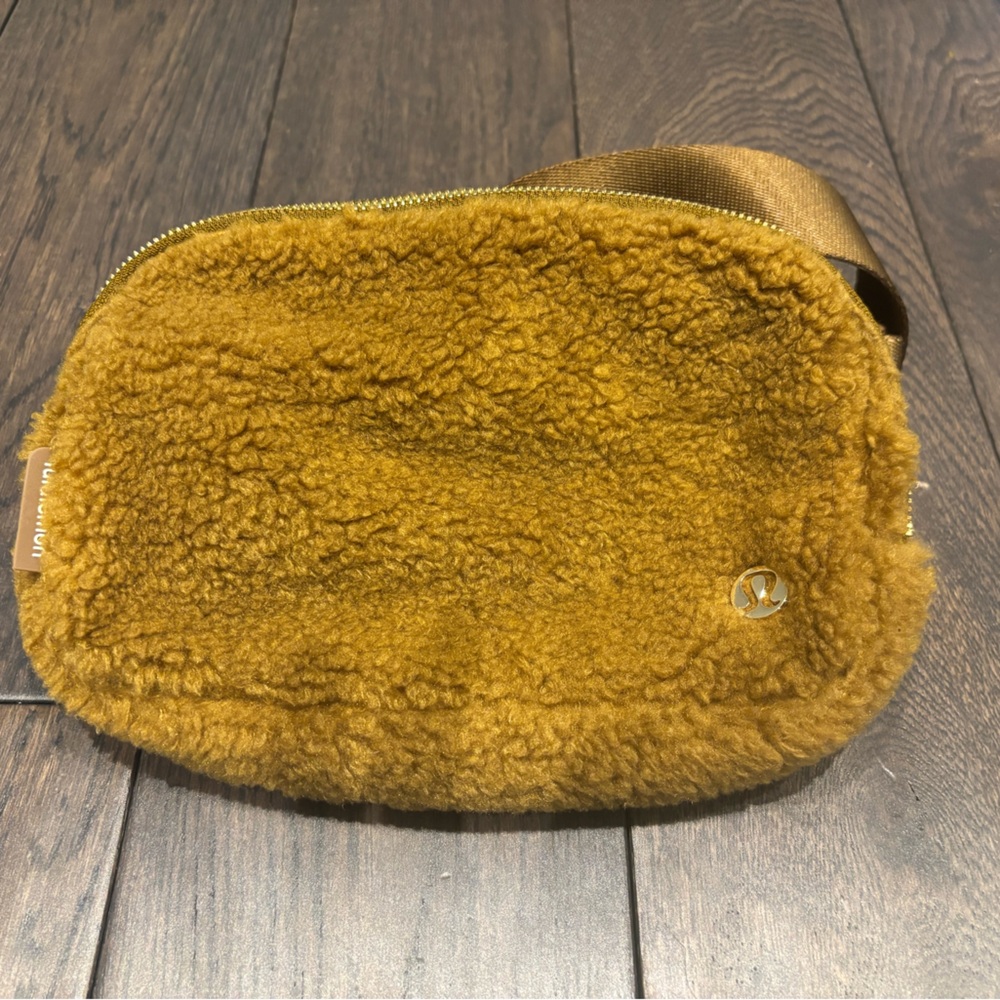 Everywhere belt bag fleece